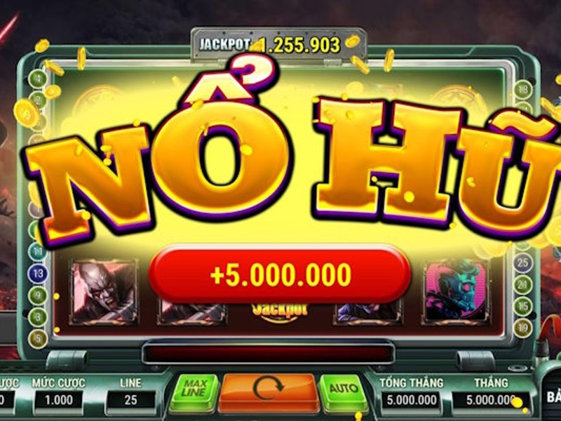 Hình ảnh người chơi win55 ăn mừng chiến thắng với cúp vàng và tiền mặt